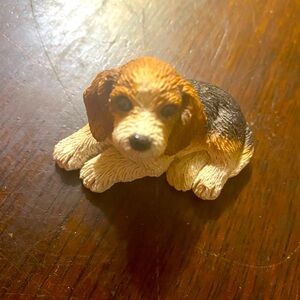 Figurine Puppy Dog
Beagle Sitting